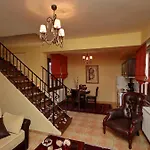 Ξενοδοχείο με διαμερίσματα Menalia Villas&suites κτημα κουμπουρη