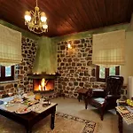 Aparthotel Menalia & κτημα κουμπουρη