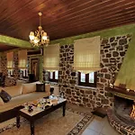 Aparthotel Menalia & κτημα κουμπουρη