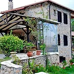 Menalia & κτημα κουμπουρη מלון דירות 3*