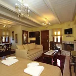 Aparthotel Menalia & κτημα κουμπουρη 3*