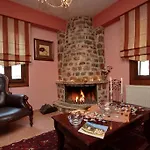 Aparthotel Menalia & κτημα κουμπουρη Levídhion