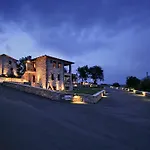 Ξενοδοχείο με διαμερίσματα Menalia Villas&suites κτημα κουμπουρη Λεβίδι