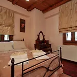 Aparthotel Menalia & κτημα κουμπουρη 3*