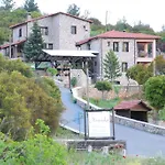 Menalia & κτημα κουμπουρη מלון דירות