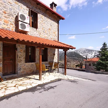 Aparthotel Menalia & κτημα κουμπουρη