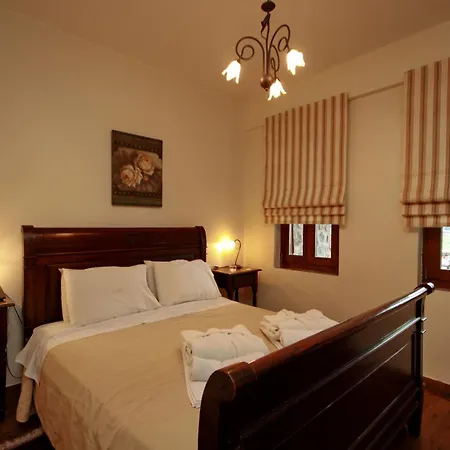 Aparthotel Menalia & κτημα κουμπουρη 3*