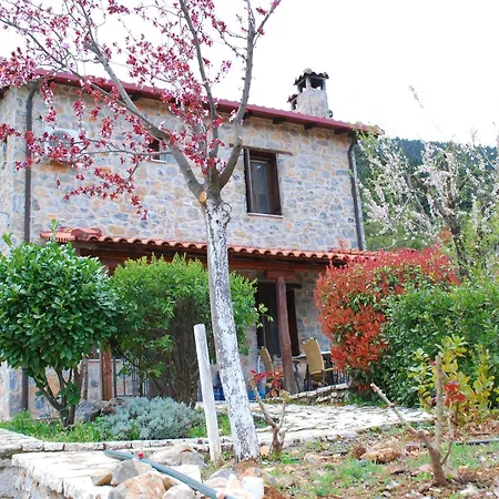 Menalia & κτημα κουμπουρη 아파트호텔