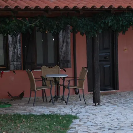 Menalia & κτημα κουμπουρη 公寓式酒店 Levídhion