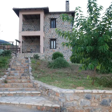 Menalia & κτημα κουμπουρη Lägenhetshotell