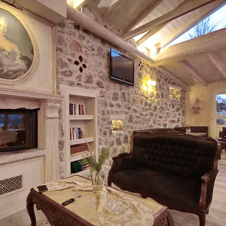 Menalia & κτημα κουμπουρη 아파트호텔