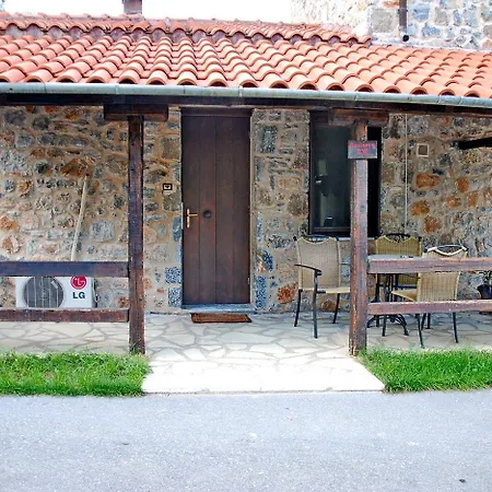 Lägenhetshotell Menalia & κτημα κουμπουρη Levídhion