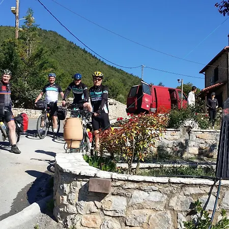 아파트호텔 Menalia & κτημα κουμπουρη 3*