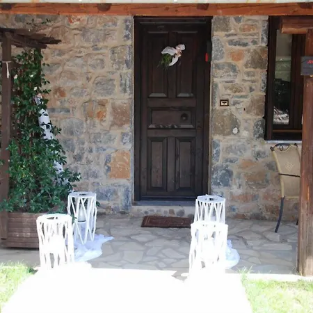 Lägenhetshotell Menalia & κτημα κουμπουρη 3*