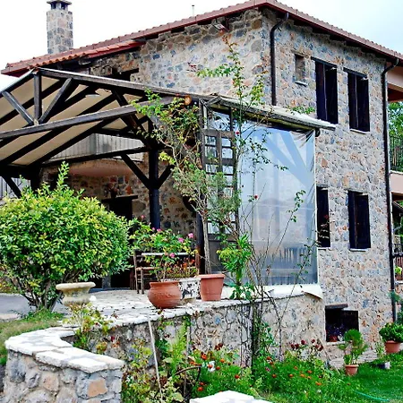 Menalia & κτημα κουμπουρη 아파트호텔 3*