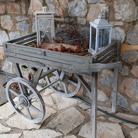 Menalia & κτημα κουμπουρη 3* Levídhion