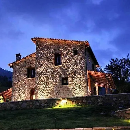 Lägenhetshotell Menalia & κτημα κουμπουρη Levídhion