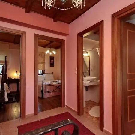Menalia & κτημα κουμπουρη Aparthotel 3*