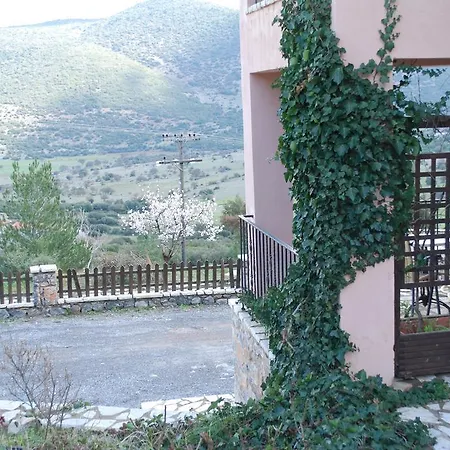 Апарт-отель Menalia & κτημα κουμπουρη
