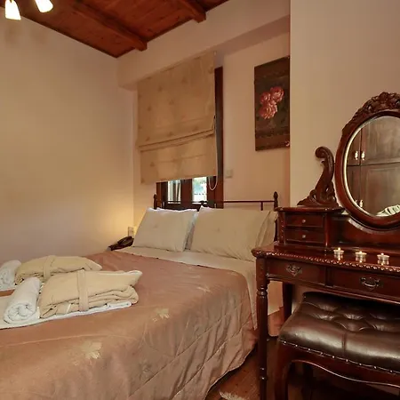 Menalia & κτημα κουμπουρη