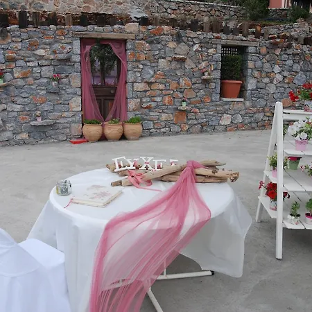 Aparthotel Menalia & κτημα κουμπουρη