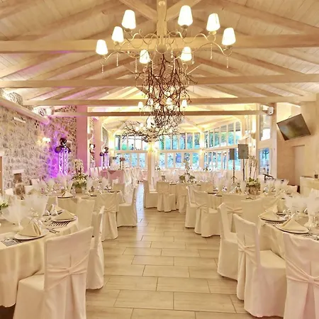 Aparthotel Menalia & κτημα κουμπουρη 3*