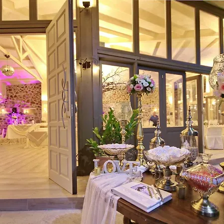 Aparthotel Menalia & κτημα κουμπουρη