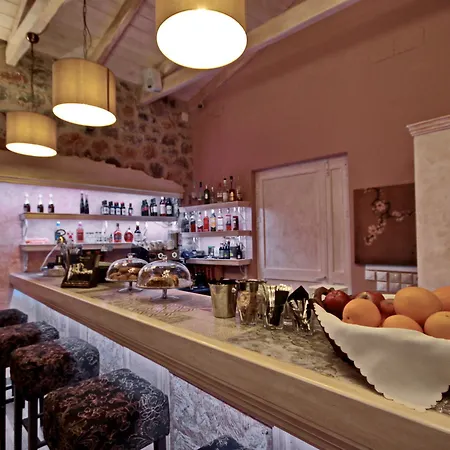 Aparthotel Menalia & κτημα κουμπουρη