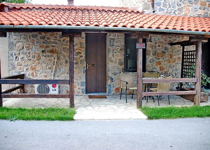 Aparthotel Menalia & κτημα κουμπουρη Levídhion