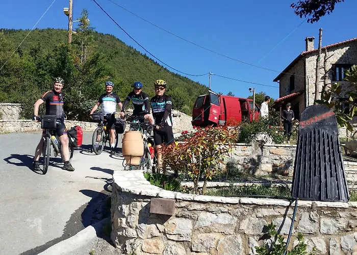 Aparthotel Menalia & κτημα κουμπουρη 3*