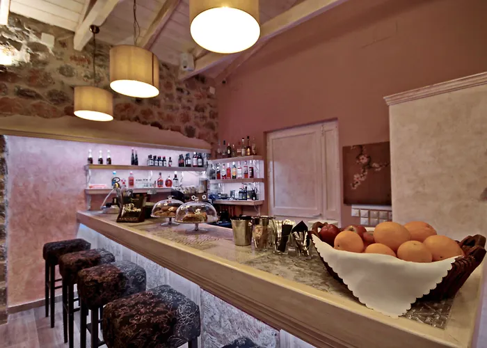 Aparthotel Menalia & κτημα κουμπουρη Levídhion