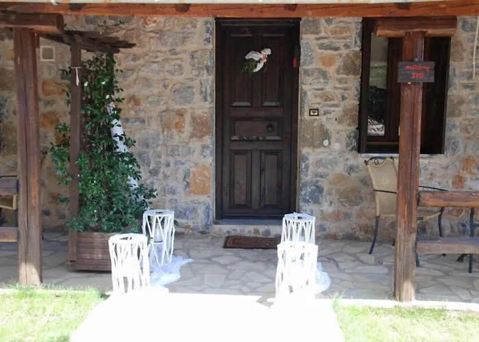 Aparthotel Menalia & κτημα κουμπουρη 3*