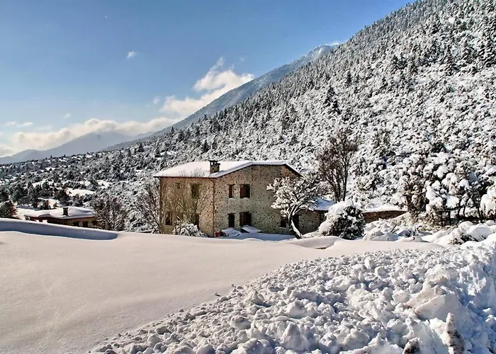 Aparthotel Menalia & κτημα κουμπουρη Levídhion