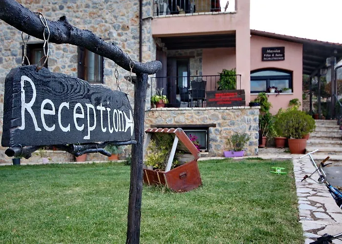 Ξενοδοχείο με διαμερίσματα Menalia Villas&suites κτημα κουμπουρη 3*