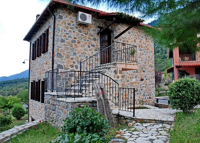 Ξενοδοχείο με διαμερίσματα Menalia Villas&suites κτημα κουμπουρη 3*