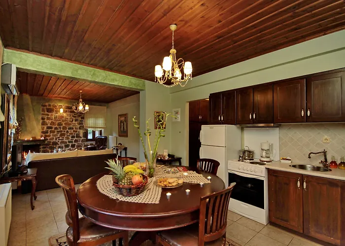 Menalia & κτημα κουμπουρη Aparthotel