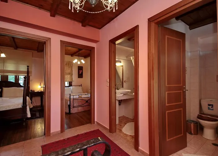 Aparthotel Menalia & κτημα κουμπουρη Levídhion