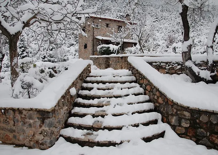 Menalia & κτημα κουμπουρη Levídhion