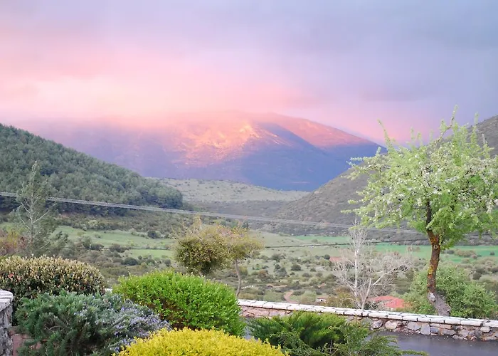 Ξενοδοχείο με διαμερίσματα Menalia Villas&suites κτημα κουμπουρη