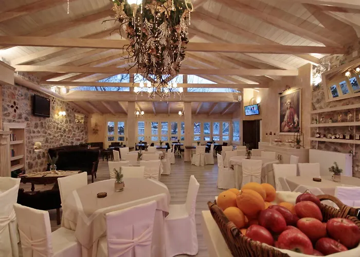 Ξενοδοχείο με διαμερίσματα Menalia Villas&suites κτημα κουμπουρη