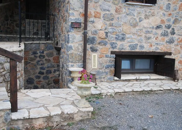 Aparthotel Menalia & κτημα κουμπουρη